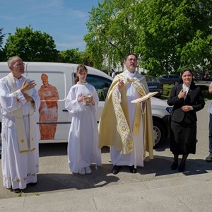 Blagoslov dostavnog vozila župnog Caritasa na Peščenici